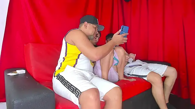 Snapshot of Extreme_Team8 chatting on 01/10/25, 04:22 Extreme Team8 online show from 01/10/25, 04:22