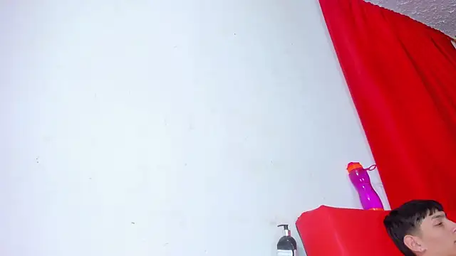 Snapshot of Extreme_Team8 chatting on 02/21/25, 08:07 Extreme Team8 online show from 02/21/25, 08:07