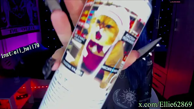 Snapshot of Kitty_goth chatting on 03/21/25, 08:29 Kitty goth online show from 03/21/25, 08:29