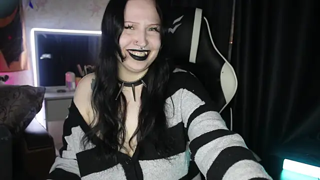 Snapshot of Kitty_goth chatting on 06/19/26, 10:13 Kitty goth online show from 06/19/26, 10:13