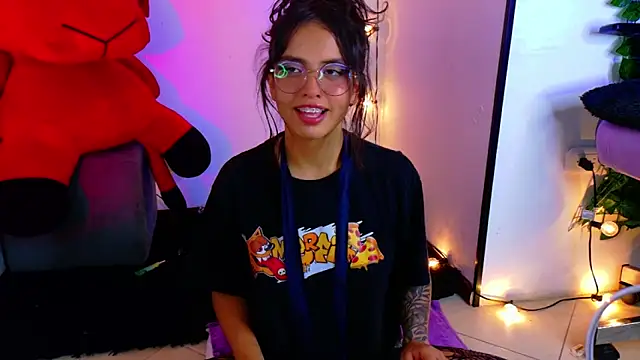 Snapshot of Dann_dan chatting on 12/19/24, 08:56 Dann dan online show from 12/19/24, 08:56