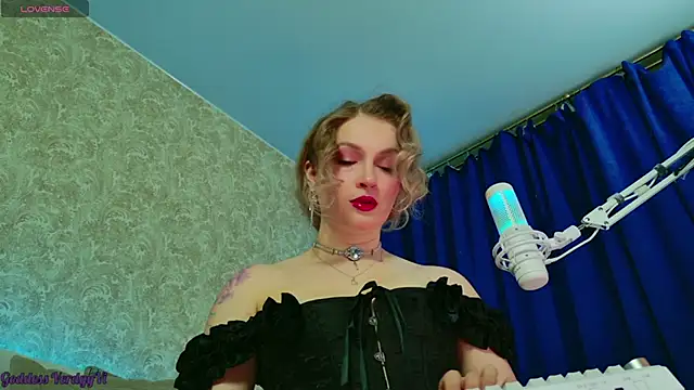 Snapshot of VerdgyMiller chatting on 12/16/25, 07:35 VerdgyMiller online show from 12/16/25, 07:35