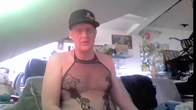 Snapshot of Bigthroaterboy chatting on 06/11/26, 07:17 Bigthroaterboy online show from 06/11/26, 07:17