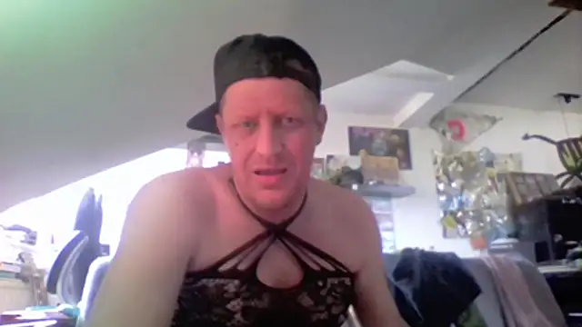 Snapshot of Bigthroaterboy chatting on 06/17/26, 06:16 Bigthroaterboy online show from 06/17/26, 06:16