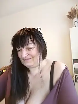 Snapshot of Women-pleasures chatting on 11/12/25, 07:42 Women-pleasures online show from 11/12/25, 07:42