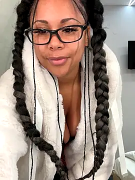 HaileyDiana online show from 12/01/25, 05:18