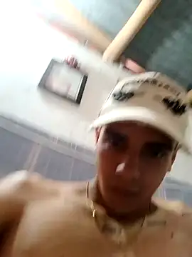 Snapshot of Restrepo300 chatting on 09/11/25, 04:18 Restrepo300 online show from 09/11/25, 04:18