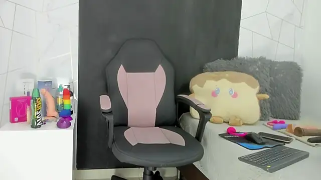 Snapshot of galatea_rous chatting on 10/09/25, 07:56 galatea rous online show from 10/09/25, 07:56