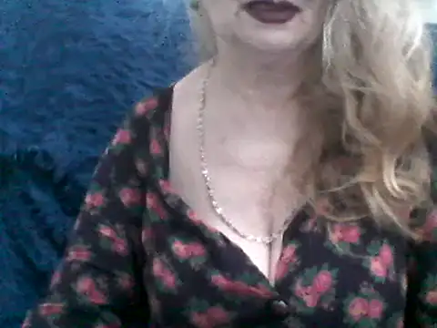 Snapshot of CarlyTreat chatting on 12/12/24, 05:15 CarlyTreat online show from 12/12/24, 05:15