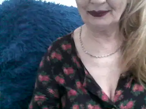 Snapshot of CarlyTreat chatting on 12/20/24, 04:14 CarlyTreat online show from 12/20/24, 04:14