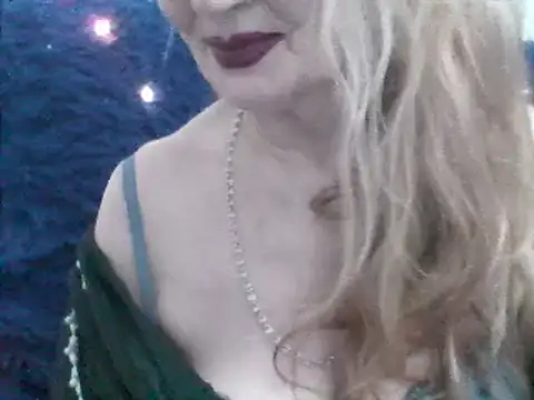 Snapshot of CarlyTreat chatting on 12/31/24, 07:40 CarlyTreat online show from 12/31/24, 07:40