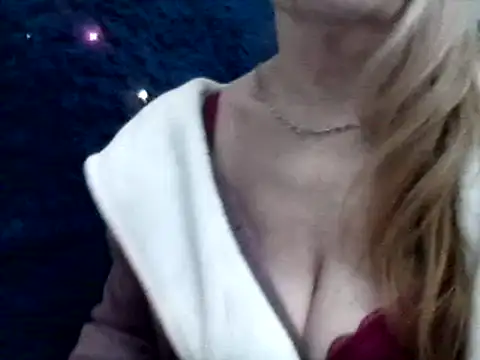 Snapshot of CarlyTreat chatting on 01/05/25, 05:41 CarlyTreat online show from 01/05/25, 05:41