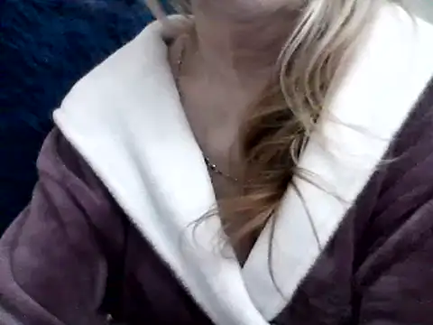 Snapshot of CarlyTreat chatting on 01/11/25, 05:18 CarlyTreat online show from 01/11/25, 05:18