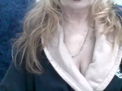 Snapshot of CarlyTreat chatting on 01/21/25, 02:59 CarlyTreat online show from 01/21/25, 02:59