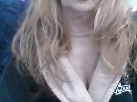 Snapshot of CarlyTreat chatting on 01/23/25, 02:07 CarlyTreat online show from 01/23/25, 02:07