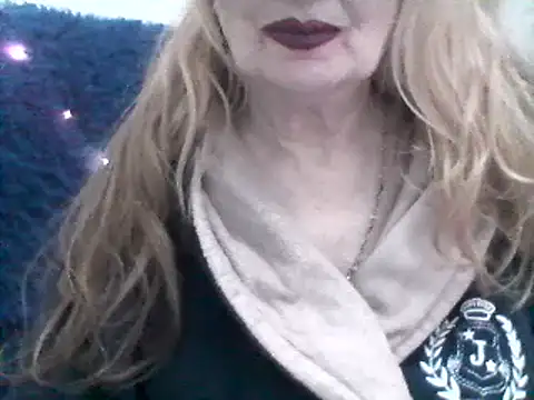 Snapshot of CarlyTreat chatting on 01/25/25, 05:08 CarlyTreat online show from 01/25/25, 05:08