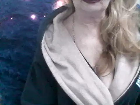 Snapshot of CarlyTreat chatting on 01/27/25, 03:18 CarlyTreat online show from 01/27/25, 03:18