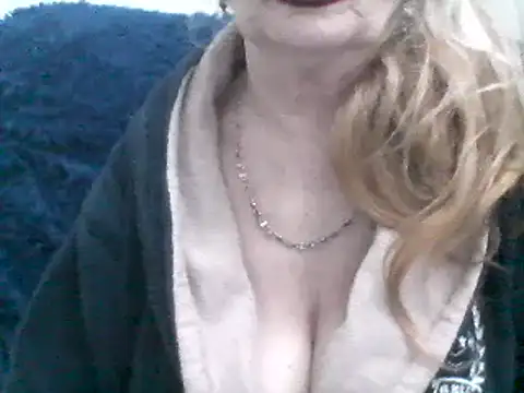 Snapshot of CarlyTreat chatting on 02/07/25, 03:52 CarlyTreat online show from 02/07/25, 03:52