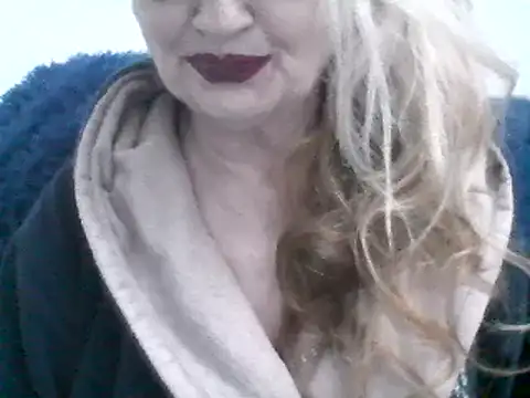 Snapshot of CarlyTreat chatting on 02/10/25, 06:13 CarlyTreat online show from 02/10/25, 06:13
