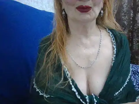 Snapshot of CarlyTreat chatting on 09/19/25, 03:24 CarlyTreat online show from 09/19/25, 03:24