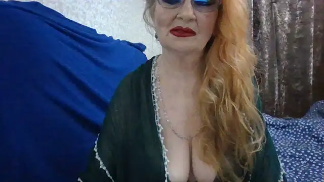 Snapshot of CarlyTreat chatting on 09/21/25, 03:57 CarlyTreat online show from 09/21/25, 03:57