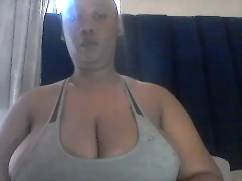 Snapshot of NippleMilkXx chatting on 10/16/25, 09:21 NippleMilkXx online show from 10/16/25, 09:21