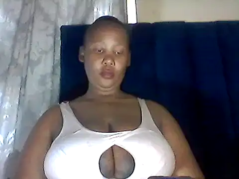 Snapshot of NippleMilkXx chatting on 10/31/25, 08:15 NippleMilkXx online show from 10/31/25, 08:15