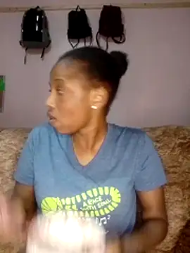 Snapshot of SweetWhisper chatting on 11/11/25, 11:43 SweetWhisper online show from 11/11/25, 11:43