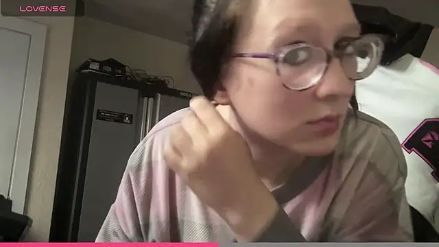 Snapshot of YandereDemon chatting on 10/07/25, 06:16 YandereDemon online show from 10/07/25, 06:16