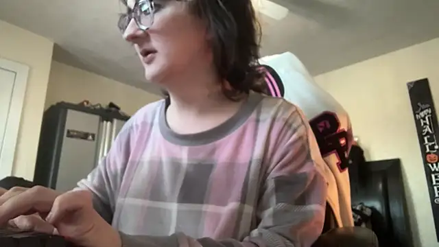 Snapshot of YandereDemon chatting on 12/16/25, 01:38 YandereDemon online show from 12/16/25, 01:38