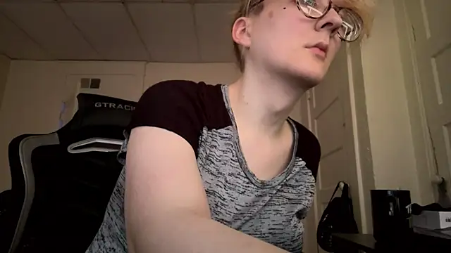 Snapshot of YandereDemon chatting on 04/08/26, 08:42 YandereDemon online show from 04/08/26, 08:42