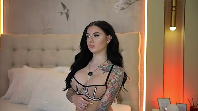 Snapshot of CarolinePrescott chatting on 05/27/26, 06:38 CarolinePrescott online show from 05/27/26, 06:38