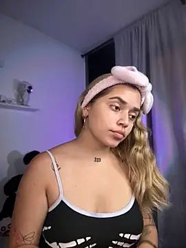 JoselinFlower  online show from 11/30/25, 02:04