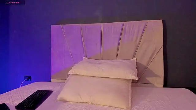 Shayla27 online show from 02/04/26, 04:13