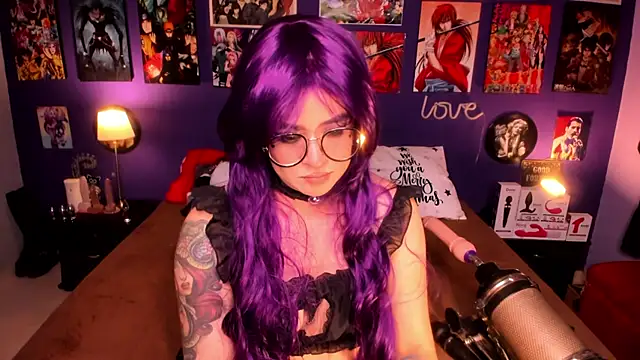 Snapshot of anne_cross chatting on 12/17/24, 04:34 anne cross online show from 12/17/24, 04:34