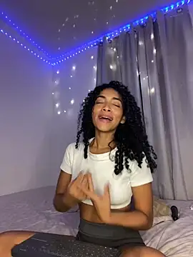 Snapshot of nicoleebony1 chatting on 01/04/25, 12:48 nicoleebony1 online show from 01/04/25, 12:48