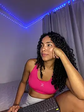 Snapshot of nicoleebony1 chatting on 01/13/25, 11:27 nicoleebony1 online show from 01/13/25, 11:27