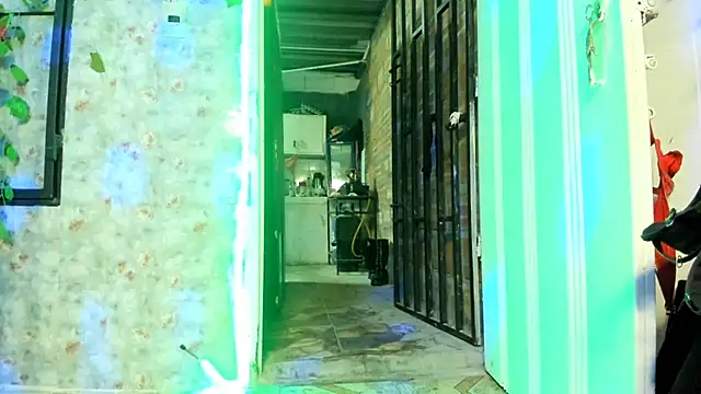 Snapshot of Erlinda-engel chatting on 02/19/25, 03:05 Erlinda-engel online show from 02/19/25, 03:05