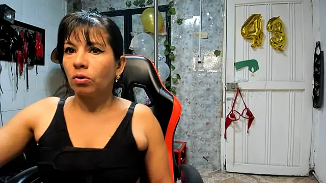 Snapshot of Erlinda-engel chatting on 03/04/25, 11:40 Erlinda-engel online show from 03/04/25, 11:40