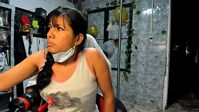 Snapshot of Erlinda-engel chatting on 03/07/25, 11:18 Erlinda-engel online show from 03/07/25, 11:18