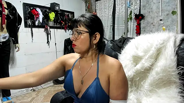 Snapshot of Erlinda-engel chatting on 09/11/25, 12:00 Erlinda-engel online show from 09/11/25, 12:00