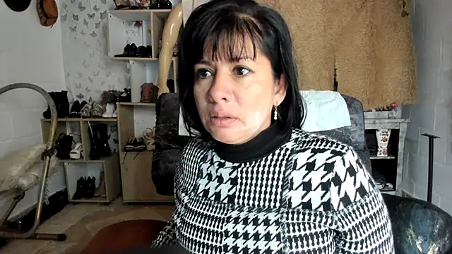 Snapshot of Erlinda-engel chatting on 10/16/25, 12:28 Erlinda-engel online show from 10/16/25, 12:28