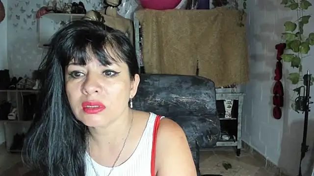 Snapshot of Erlinda-engel chatting on 10/17/25, 12:08 Erlinda-engel online show from 10/17/25, 12:08