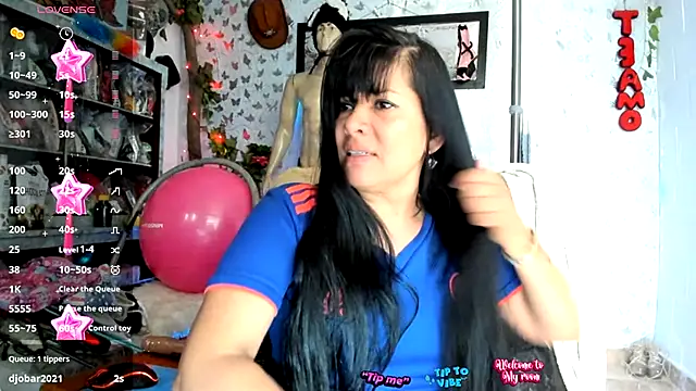 Snapshot of Erlinda-engel chatting on 11/13/25, 12:37 Erlinda-engel online show from 11/13/25, 12:37