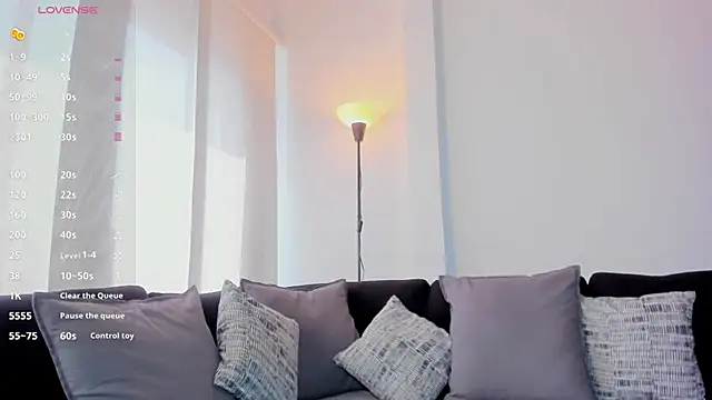 Snapshot of iara_martinez chatting on 11/10/25, 03:00 iara martinez online show from 11/10/25, 03:00