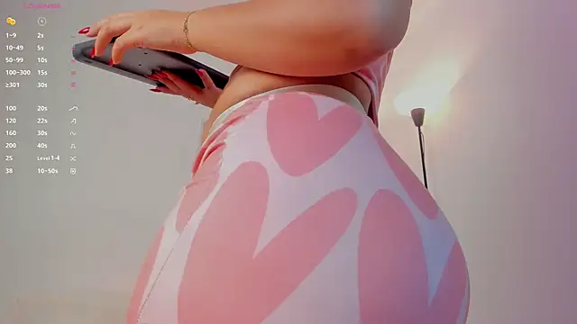 Snapshot of iara_martinez chatting on 11/30/25, 06:17 iara martinez online show from 11/30/25, 06:17