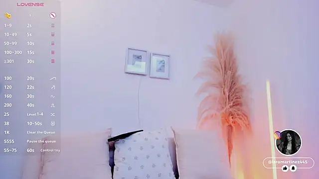 Snapshot of iara_martinez chatting on 01/07/26, 01:13 iara martinez online show from 01/07/26, 01:13