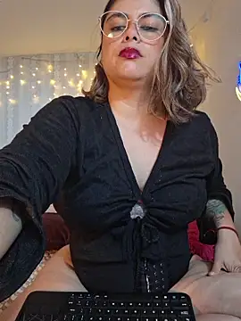 Juliietha servas online show from 03/23/26, 10:14