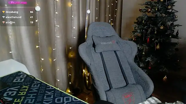 Snapshot of MargoFoxy chatting on 12/15/24, 11:01 MargoFoxy online show from 12/15/24, 11:01