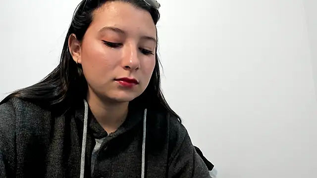 cami-01 online show from 10/17/25, 08:11